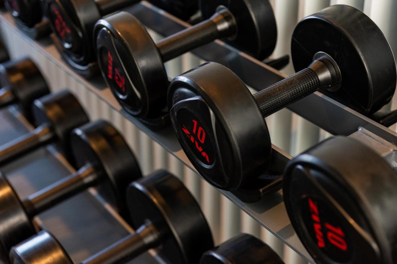 Arbour Hotel&Residence Pattaya Exterior foto Dumbbells on a rack