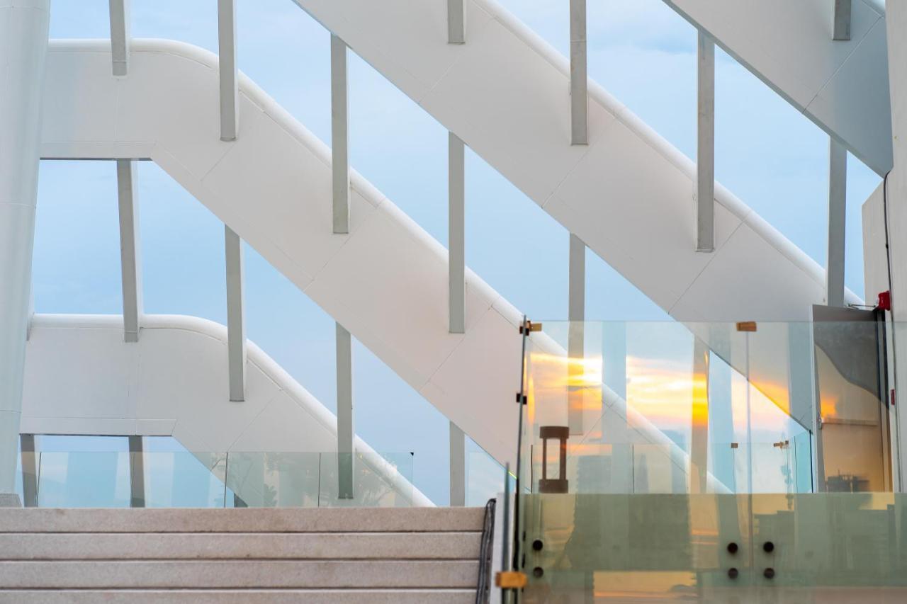 Arbour Hotel&Residence Pattaya Exterior foto The staircase