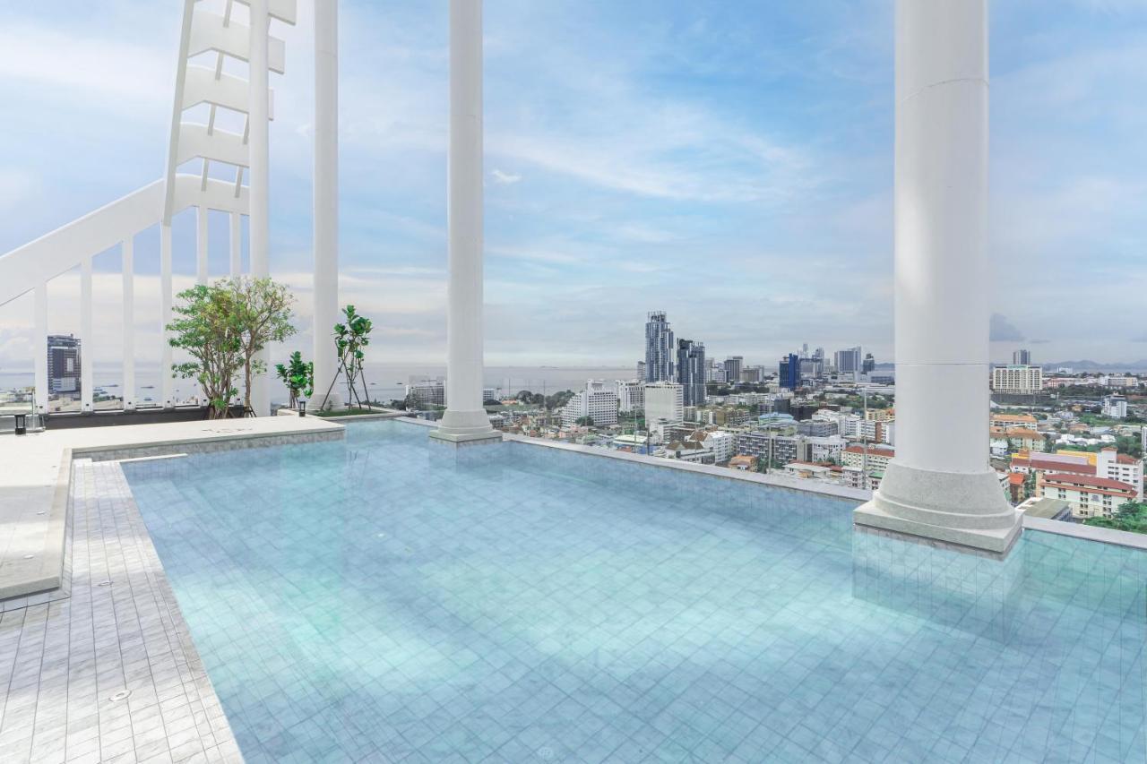 Arbour Hotel&Residence Pattaya Exterior foto The pool at the 36th floor