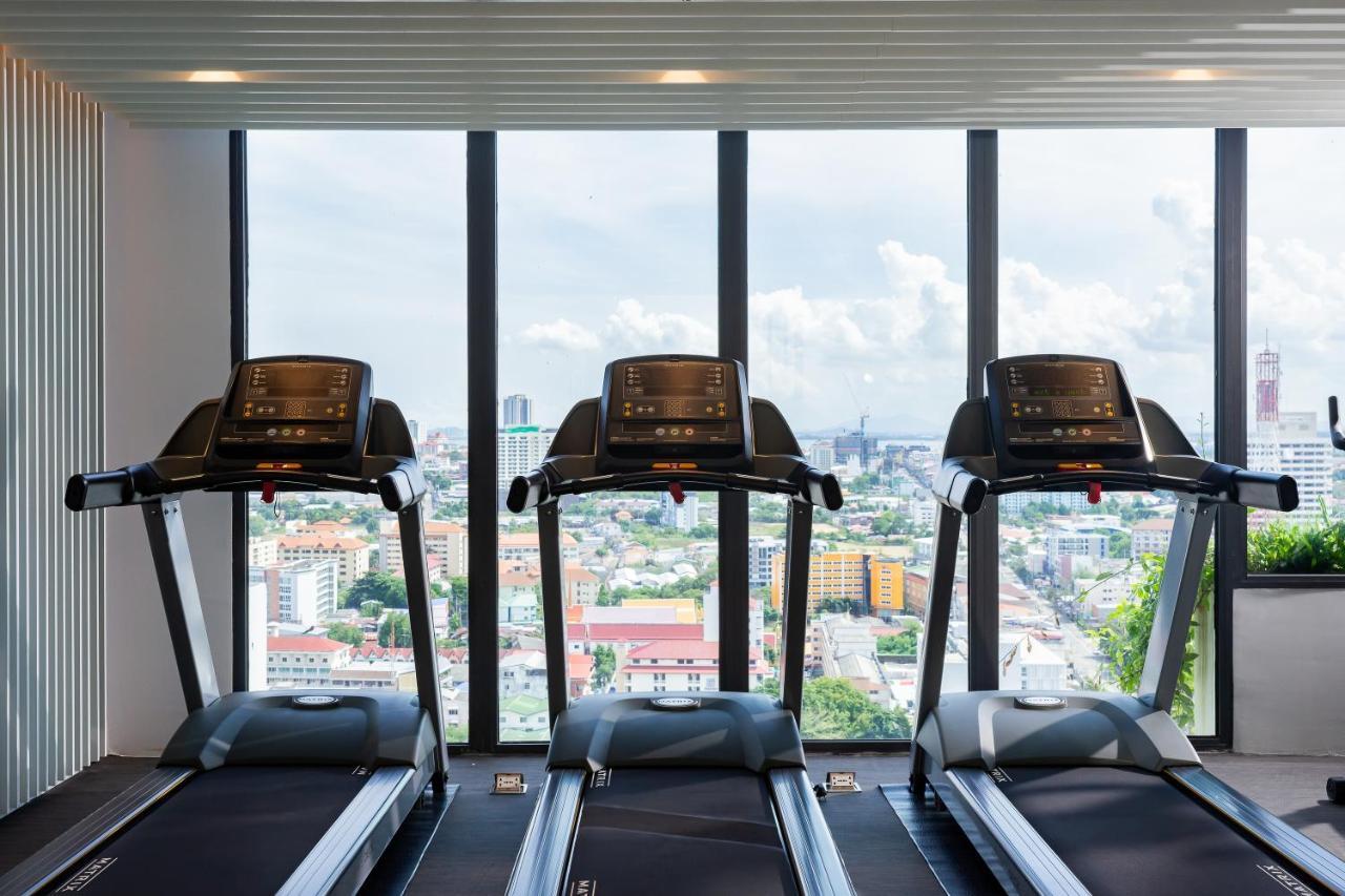 Arbour Hotel&Residence Pattaya Exterior foto Treadmills in a gym