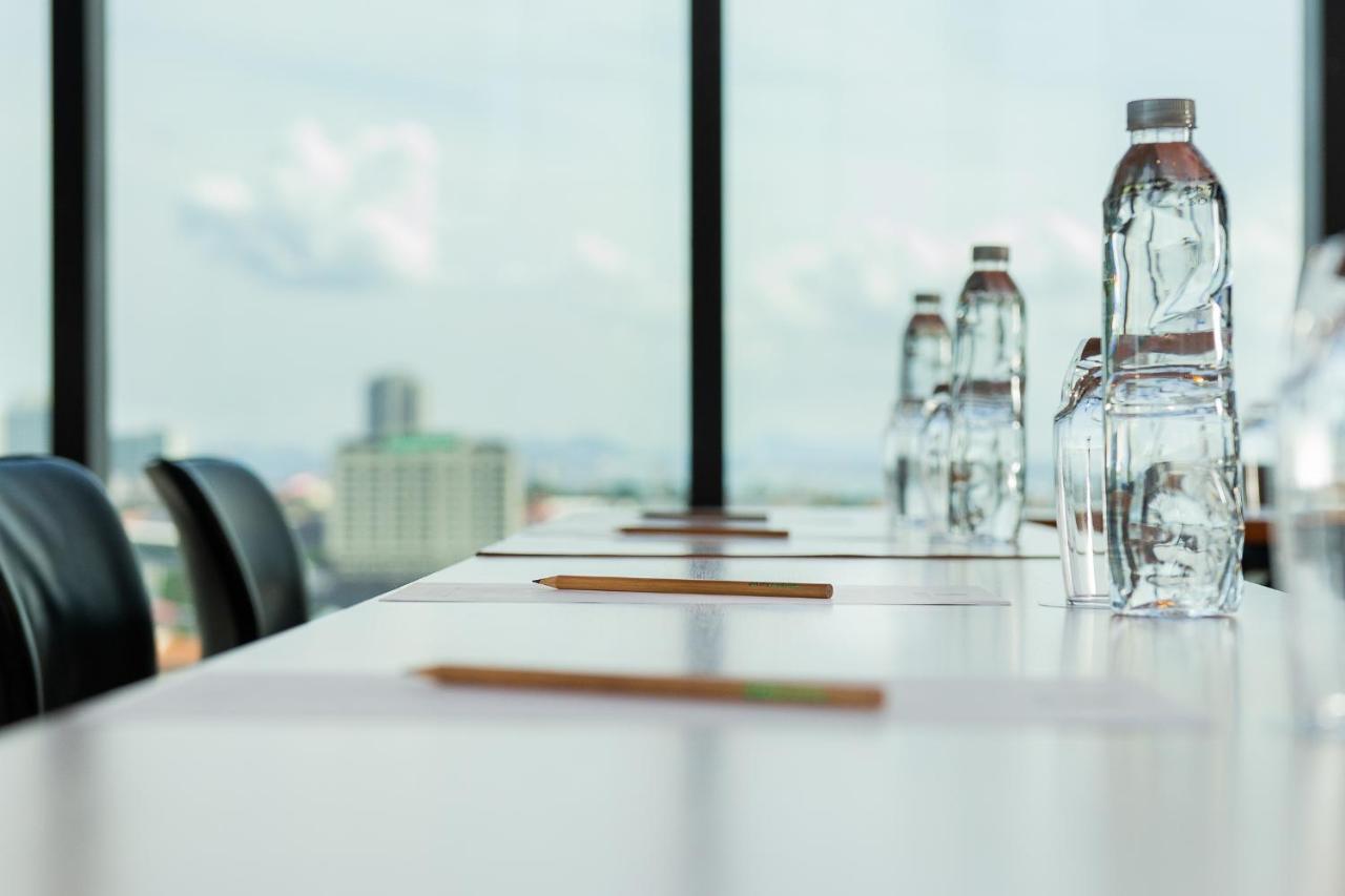 Arbour Hotel&Residence Pattaya Exterior foto Bottled water on a conference table