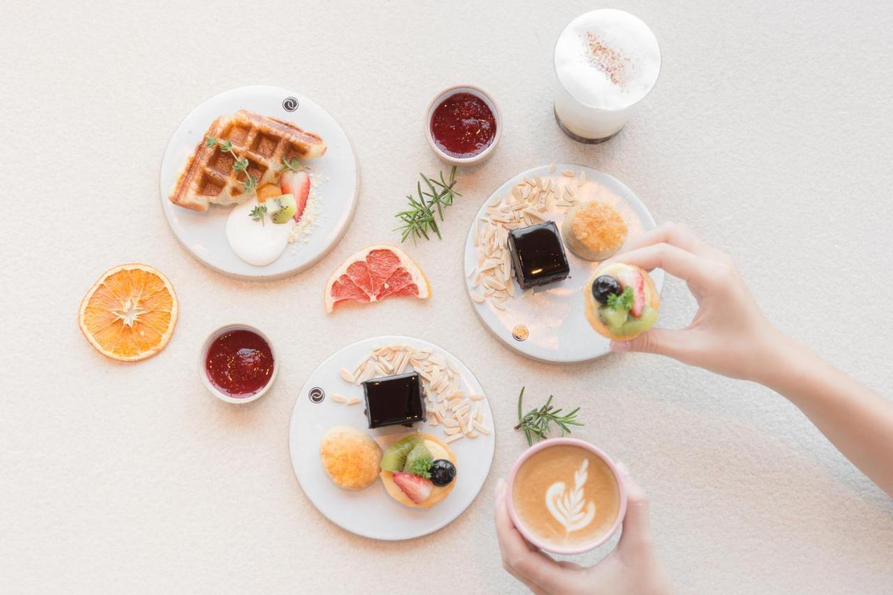 Arbour Hotel&Residence Pattaya Exterior foto A typical breakfast at the hotel