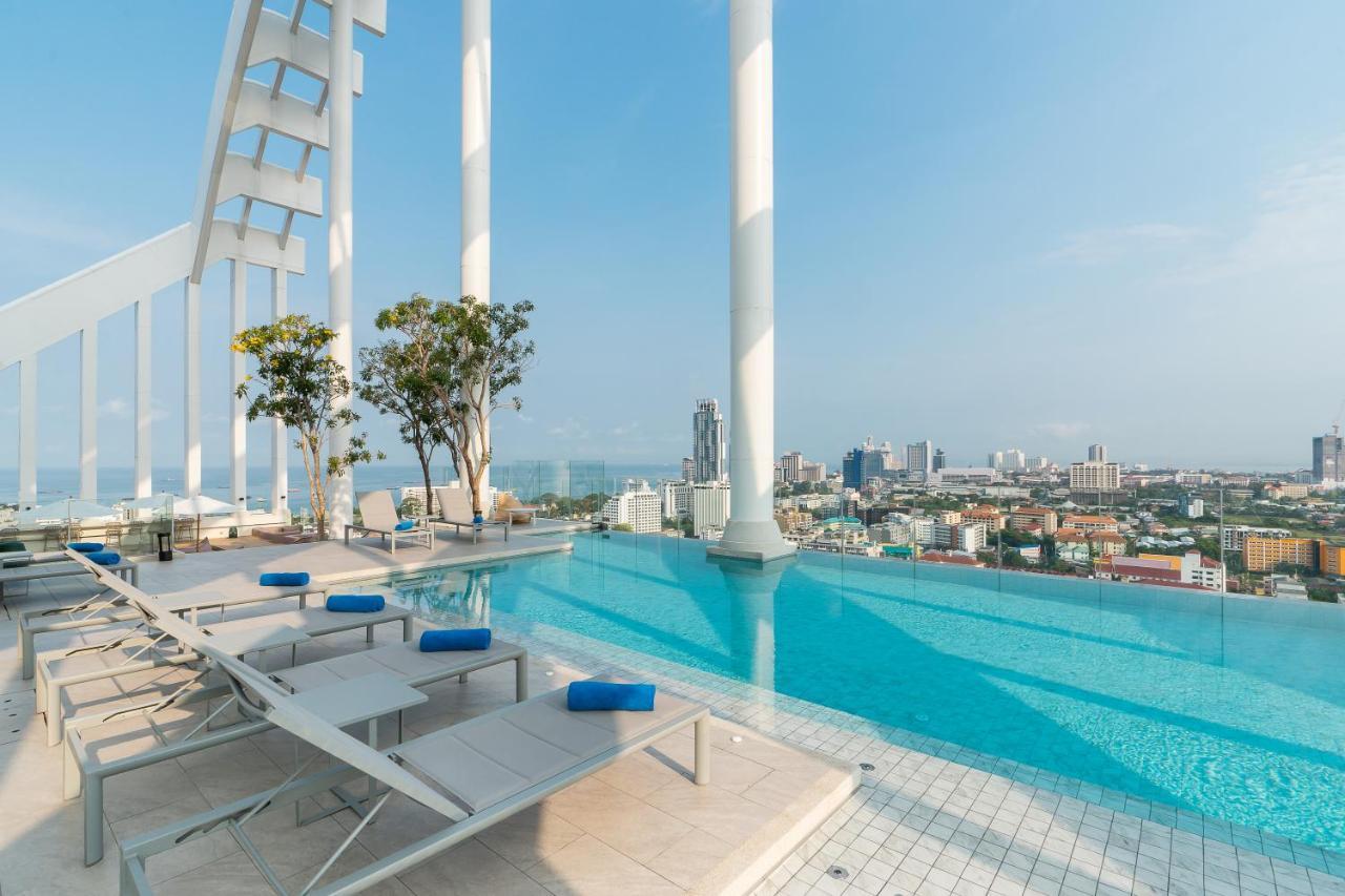 Arbour Hotel&Residence Pattaya Exterior foto The rooftop pool at the U Sathorn